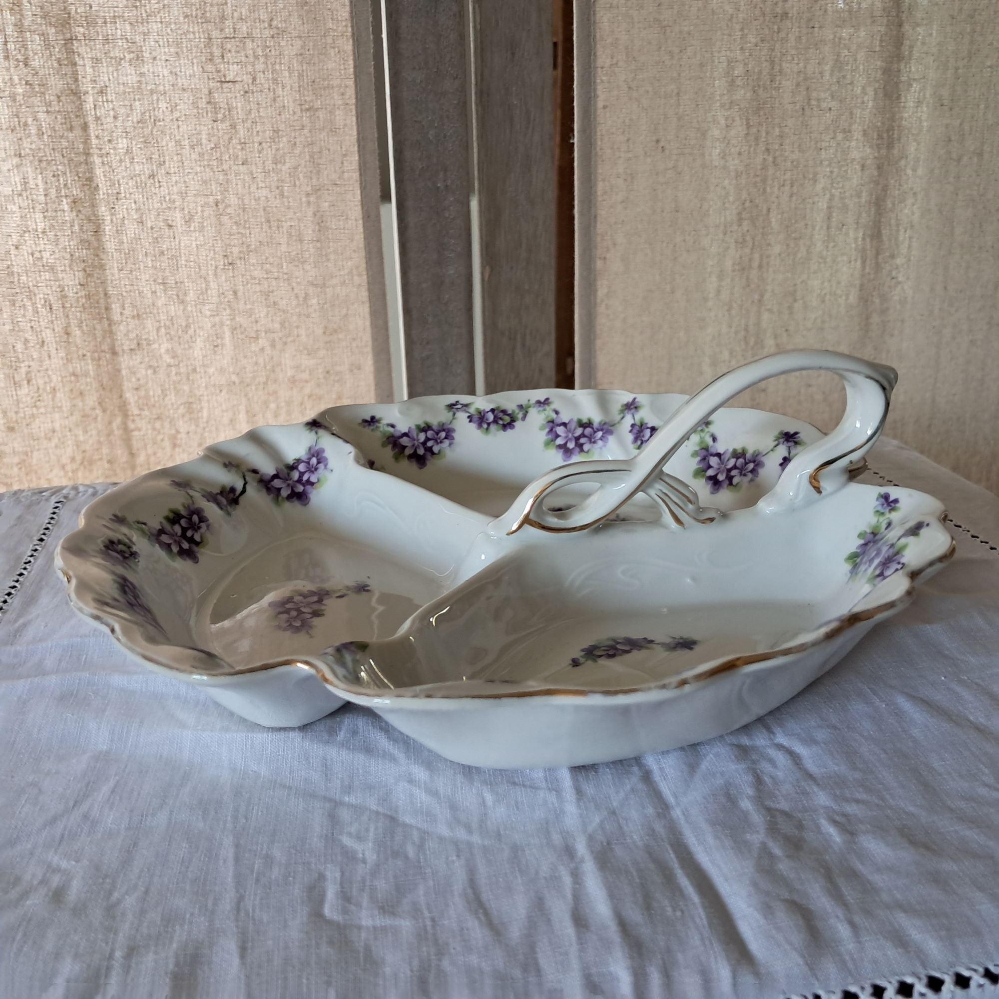 Plat Service 3 Compartiments Porcelaine Blanche Violettes Liseré Doré Vintage - Impression d'Art Numérique