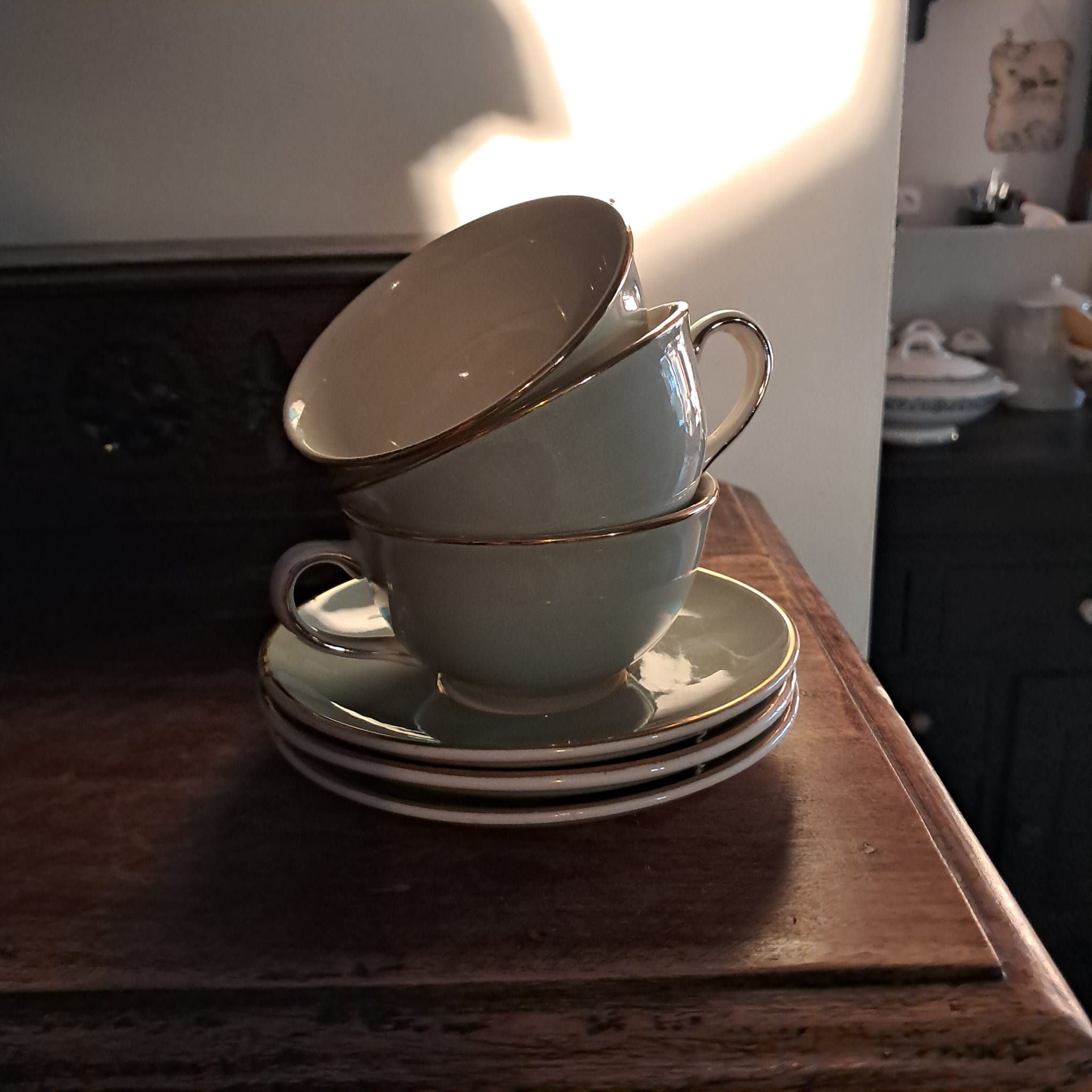 Tasses à Thé Porcelaine Vert Pâle Liseré Doré Années 50 Vintage - Impression d'Art Numérique